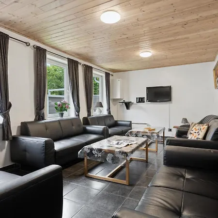 Pet Friendly In With Kitchen *