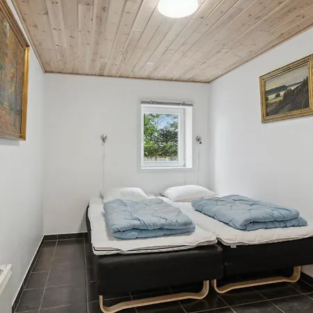 Pet Friendly In With Kitchen *