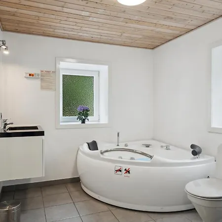 7 Bedroom Stunning In Sdr. Omme